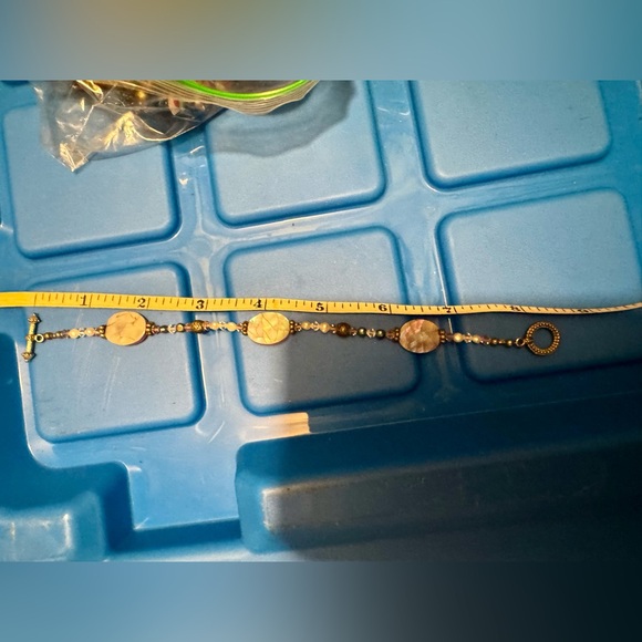 Iridescent shell, silver and crystal bead bracelet. - Picture 9 of 10